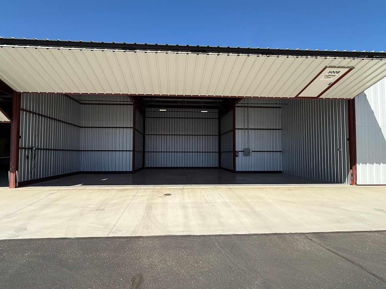 SGU Private Hangar - West Side - FOR RENT $1,000 / month