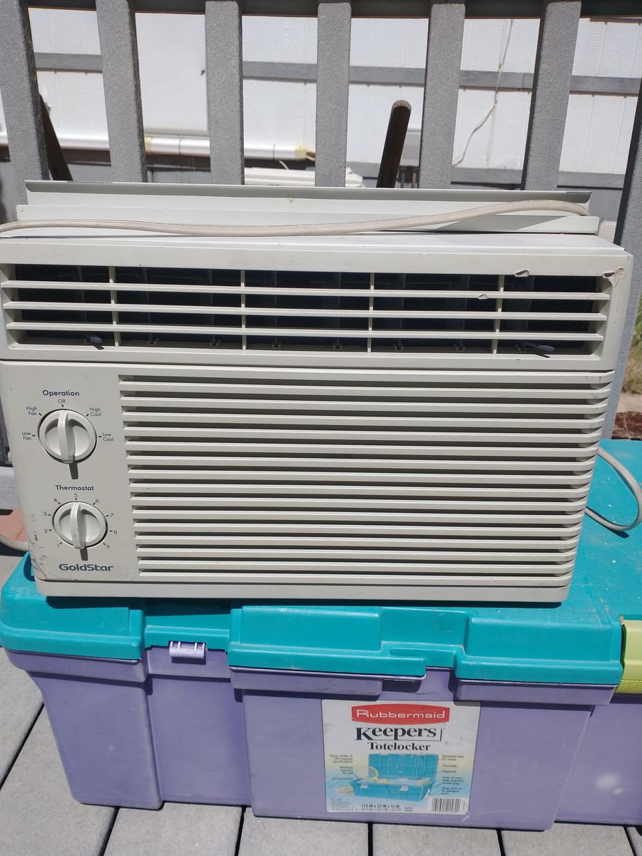 Goldstar - window mount air conditioner