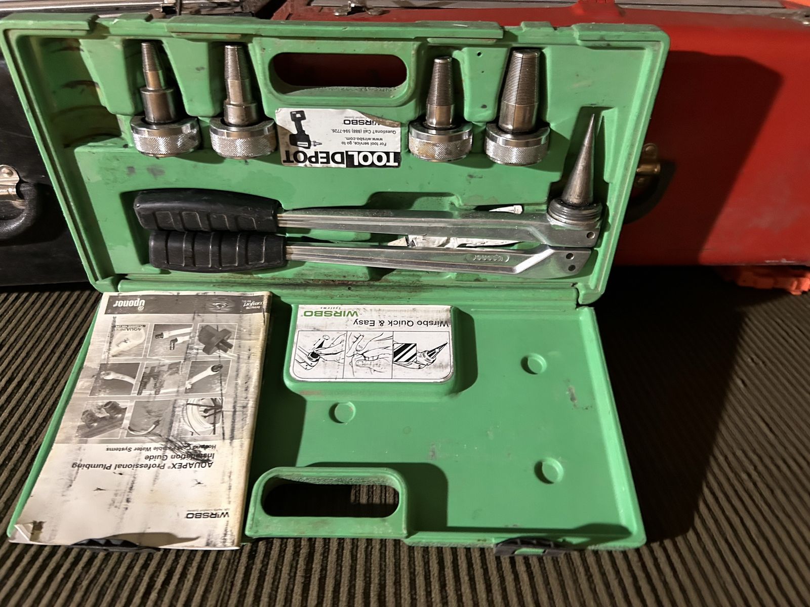 Uponor Wirsbo AquaPEX ProPEX Plumbing Installation Tool Kit with Expansion Tool and Heads