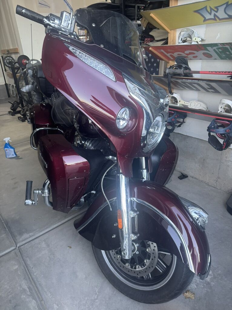 2022 Indian Roadmaster – Maroon Metallic / Crimson Metallic (Two-Tone) – 3,471 Miles
