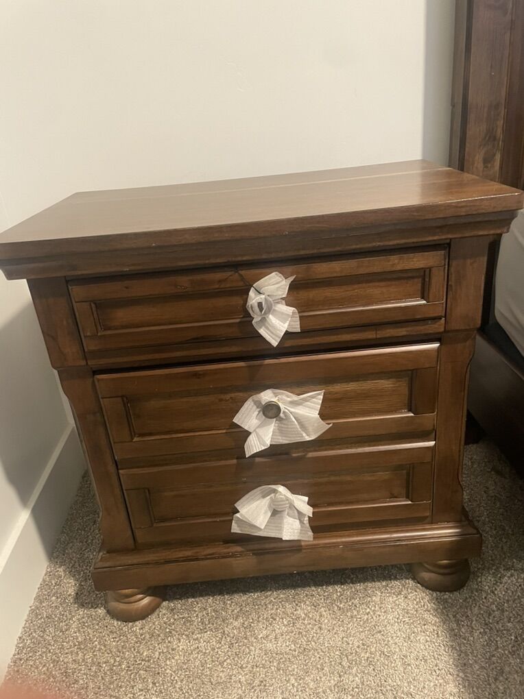 Nightstand (2 Drawers)