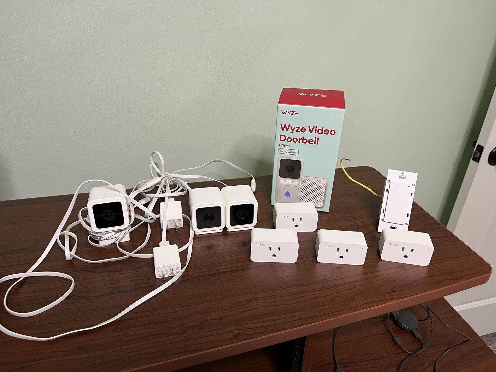 Wyze Bundle  - Cameras, Doorbell, Plugs, Switch