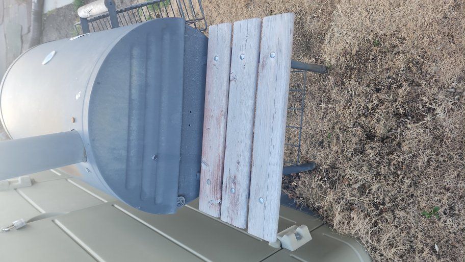 Char-griller Barrel charcoal grill