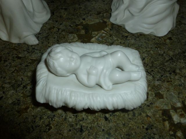 6 Piece Nativity Set - Excellent Condition