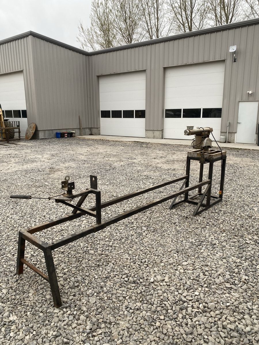 Log rail bed spindle turning machine