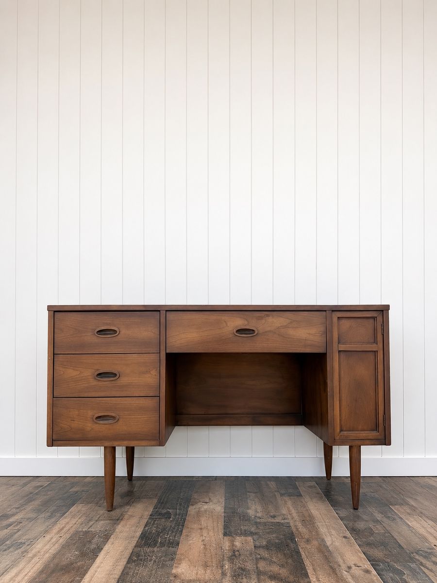 Beautiful Vintage Dixie MCM Desk