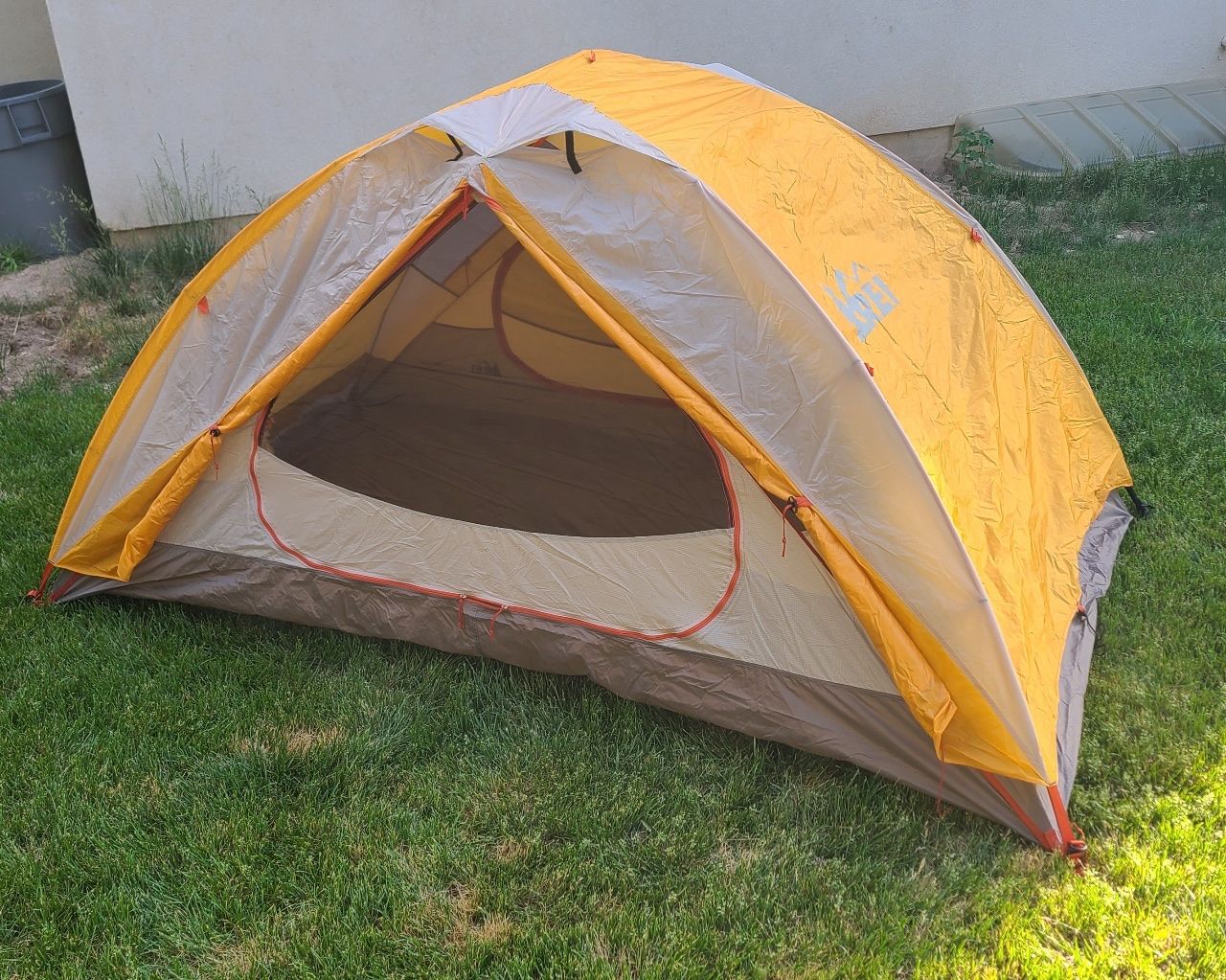 Main image 3