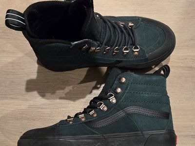Vans Sk8-Hi MTE Cold Weather Boots - Men's 6.0 / Women's 7.5 Dark Green/Black