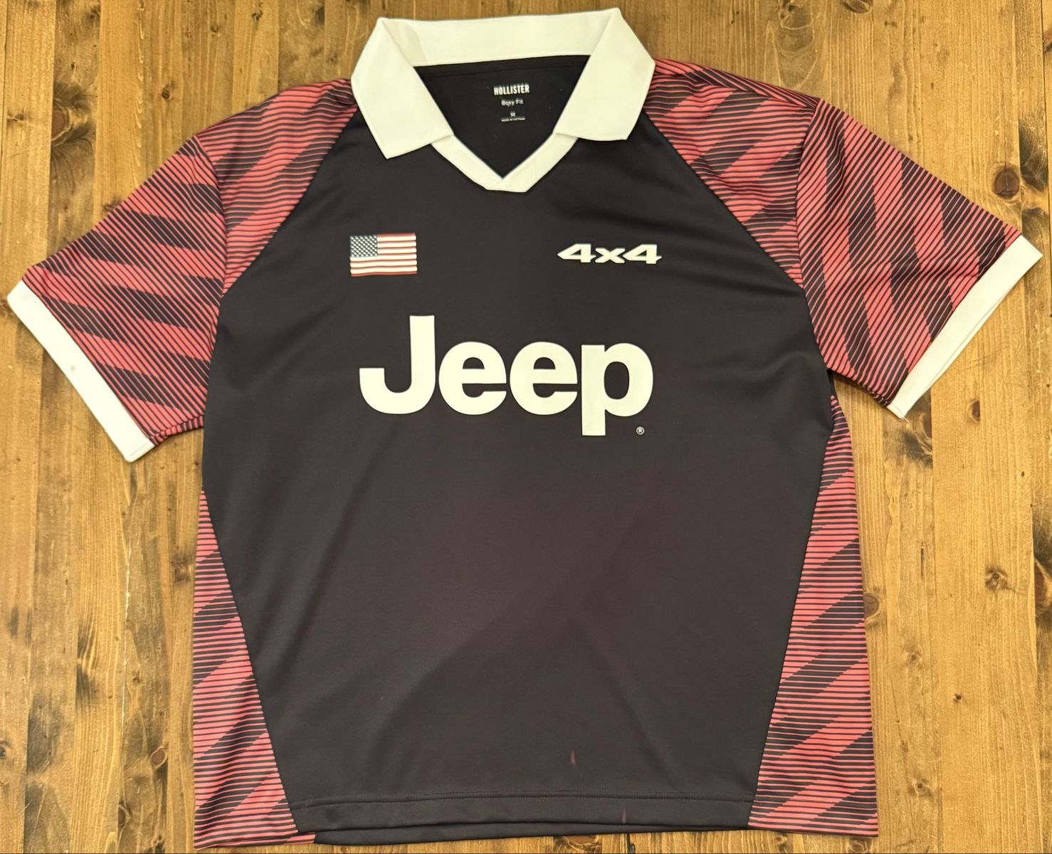 Hollister Boxy Fit Jeep 4x4 Soccer Style Jersey Size M Black Red White #7