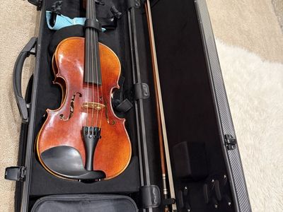 Kreutzer A500 full-size violin with bow and case