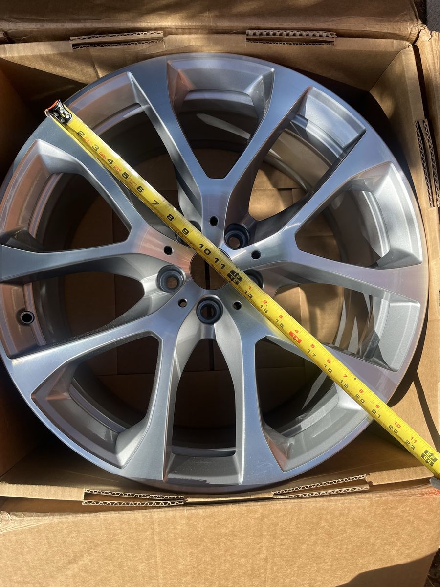 Silver Alloy Wheel Rim Multi-Spoke Car Wheel
