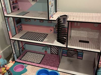 L.O.L. Doll House