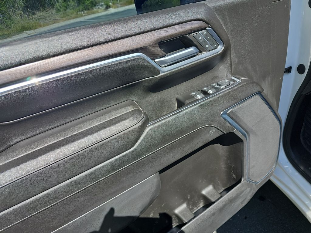 Main image 11