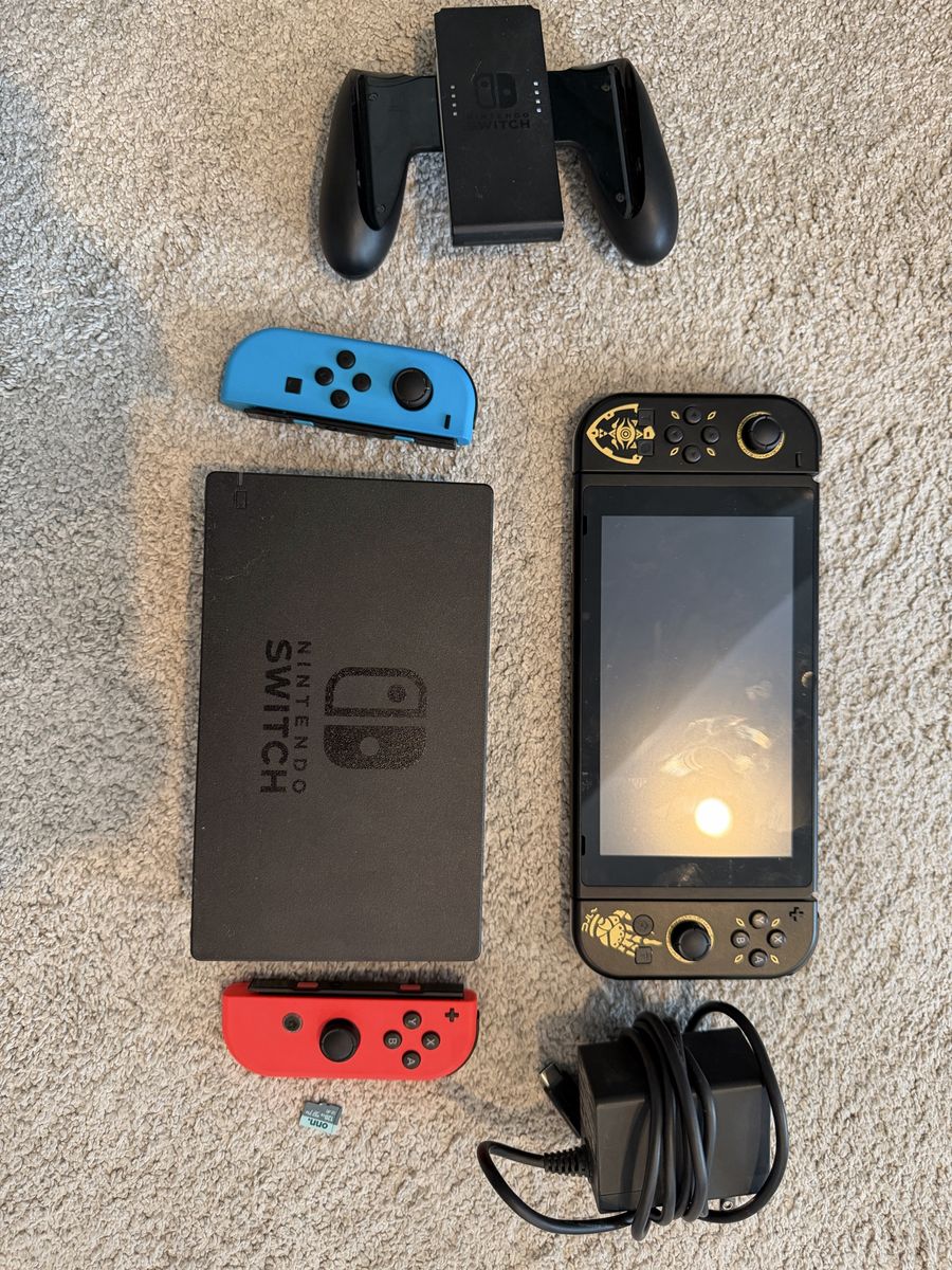 Nintendo Switch - Excellent condition, with dock, Joy-Cons, microSD card