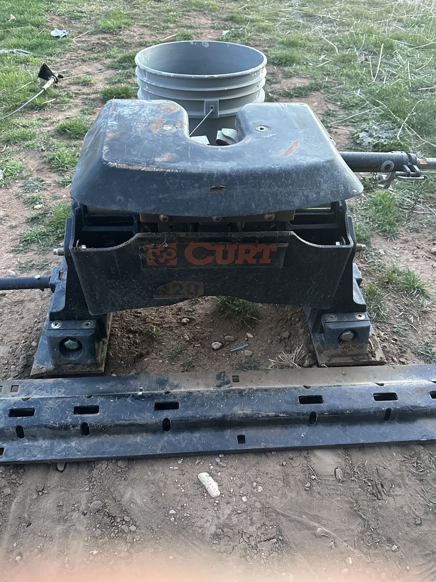 Curt 5th Wheel Hitch