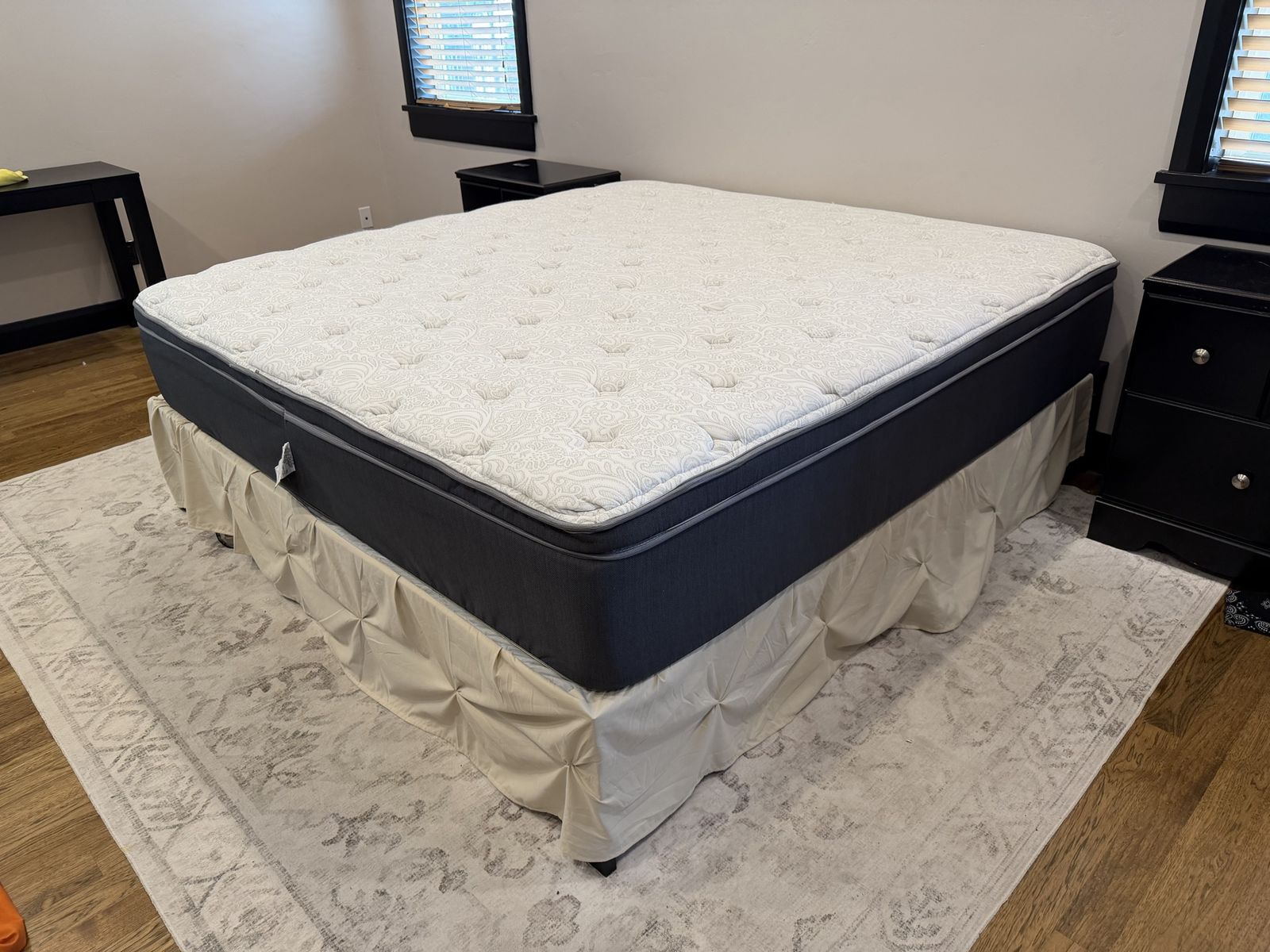 King Size Mattress Set – Excellent Condition – Clean & Very Comfortable