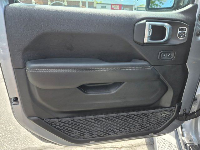 Main image 12