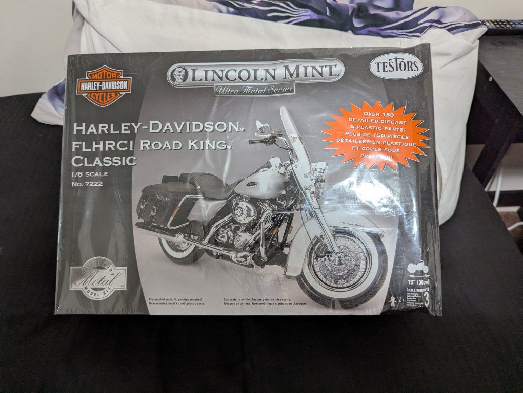 Lincoln Mint Testors Harley-Davidson FLHRCI Road King Classic 1/6 Scale Metal Model Kit