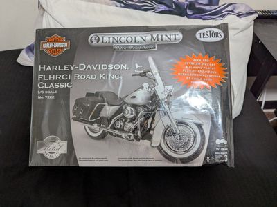 Lincoln Mint Testors Harley-Davidson FLHRCI Road King Classic 1/6 Scale Metal Model Kit