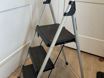 Gorilla Ladders 3-Step Steel Folding Step Stool with Project Tray - Used Good