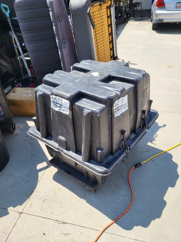 Used GM ls 4.8 V8 Engine Long Block with Transport Crate & Exhaust Manifolds