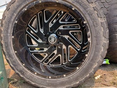 Hardcore Off-Road Black/Machined 22" Wheels w/ Toyo Open Country M/T 35x12.50R22LT Tires