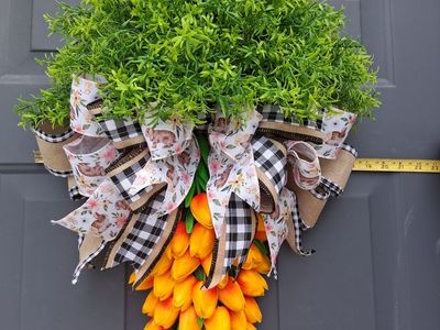 PRICE DROP -(NEW) HANDMADE SPRING TULIP CARROT WREATH $50/OBOFLORALS DECOR DESIGN?
