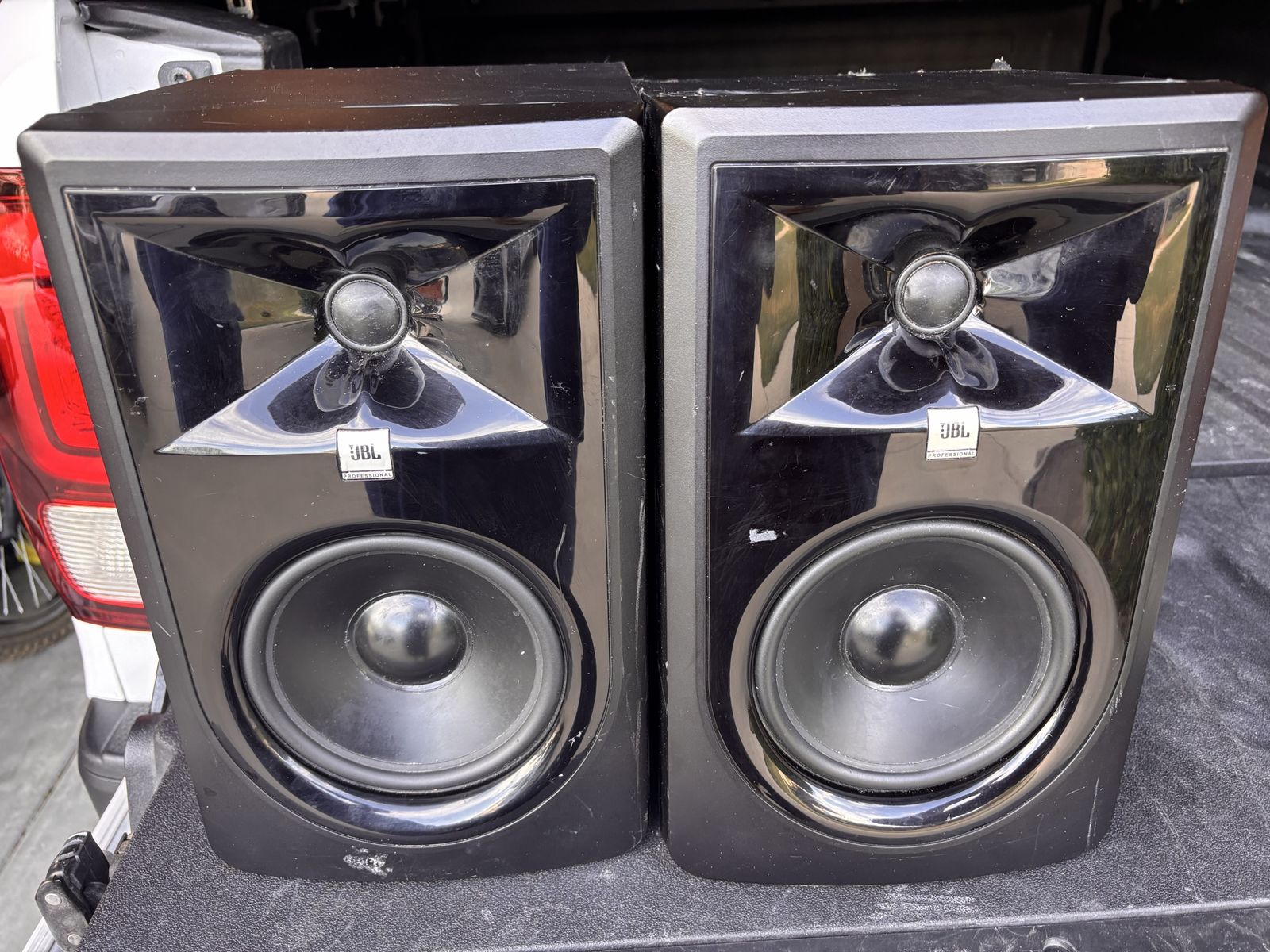 JBL 305P MkII Professional Series Powered Studio Monitors - Pair