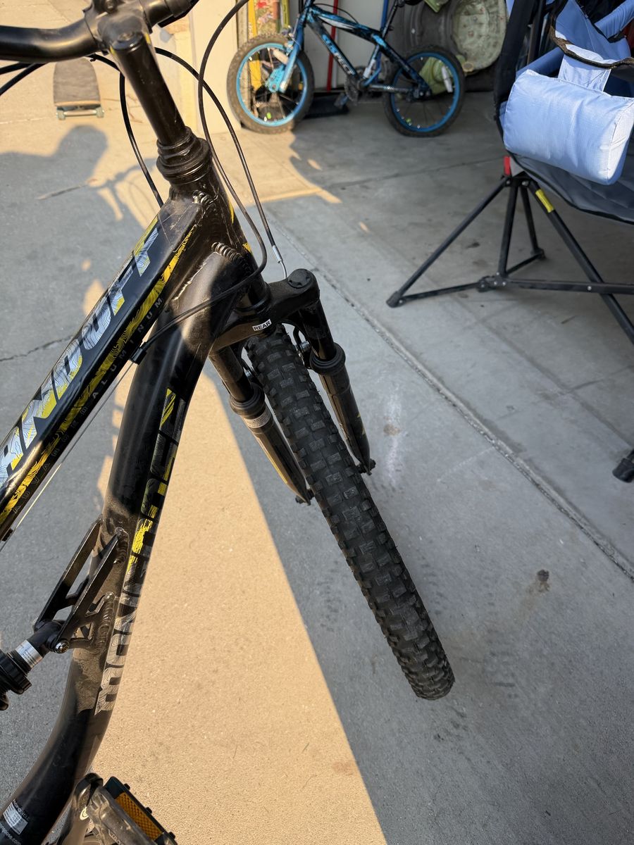 Mongoose Standoff Mountain Bike - Black/Yellow, Full Suspension, Excellent Condition