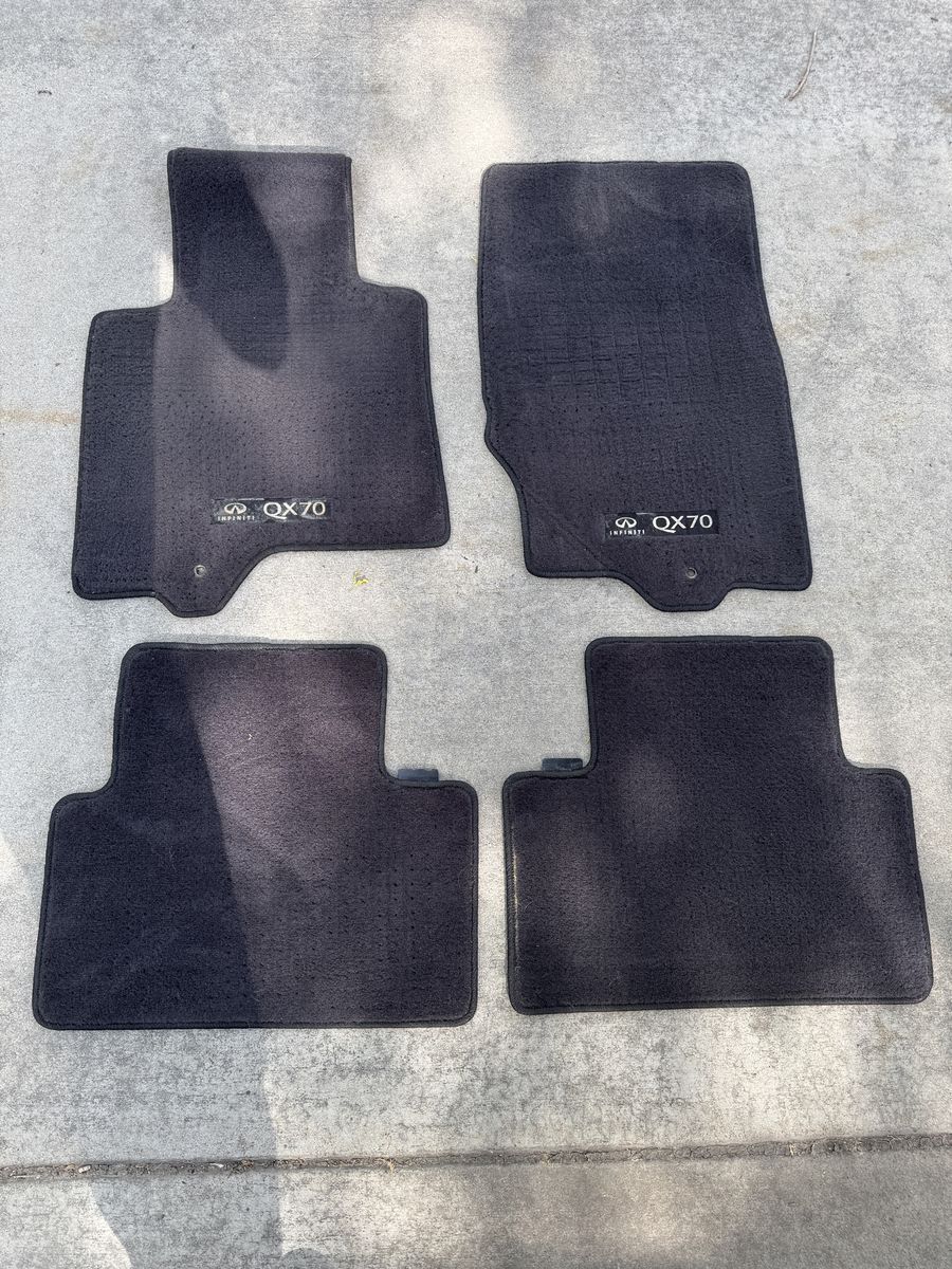 Like New Infinity QX70 Factory Floor Mats