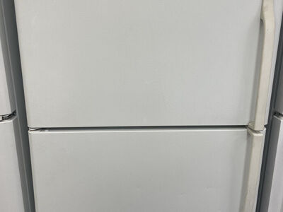 GE Refrigerator Freezer on Top, Glass Shelving Works Beautifully, With Warranty!