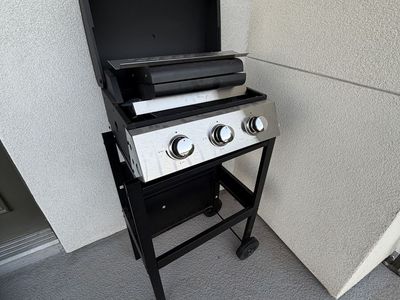 3-Burner Outdoor Propane Gas Grill with Wheels and Stainless Steel Control Panel