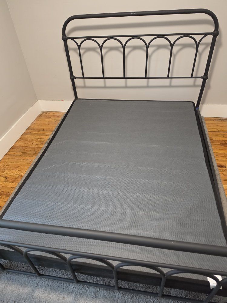 Black Metal Queen Size Bed Frame with Arched Headboard