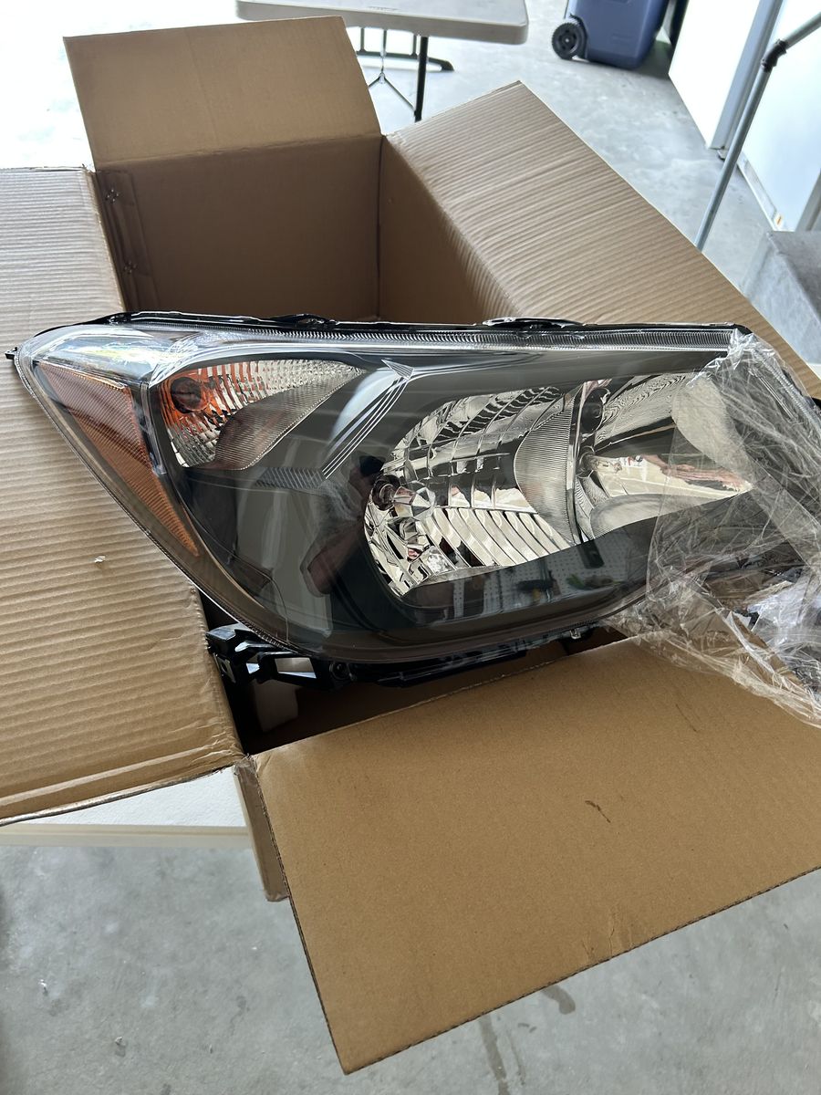 New 2014-2016 Subaru Forester Headlight Assembly - Right