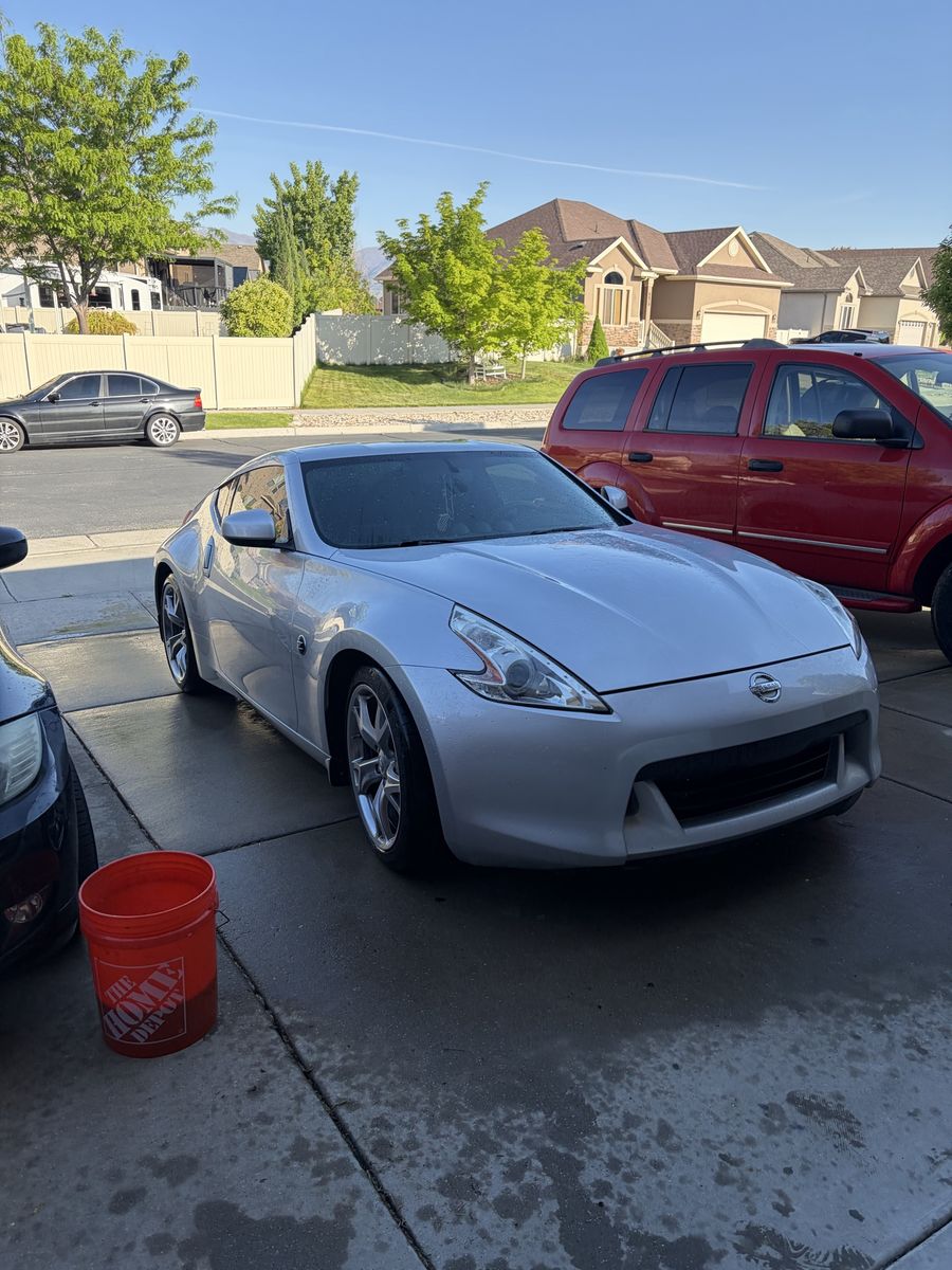 2009 Nissan 370 