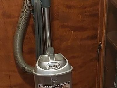 Shark Navigator LiftAway Deluxe Vacuum Cleaner