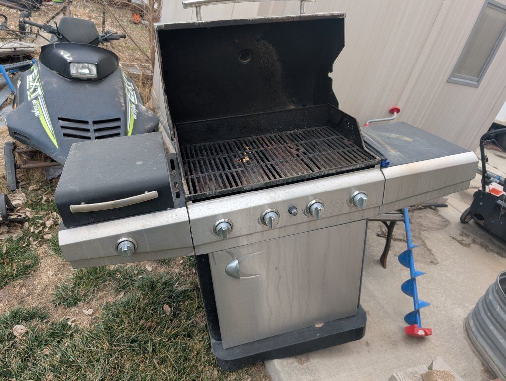 Working grill and side burner