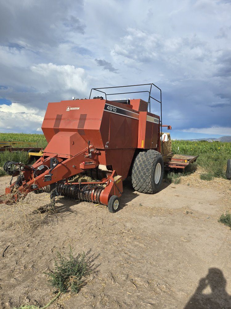 Hesston 4910 Large Square Baler