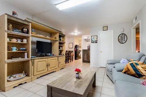 Main image 8