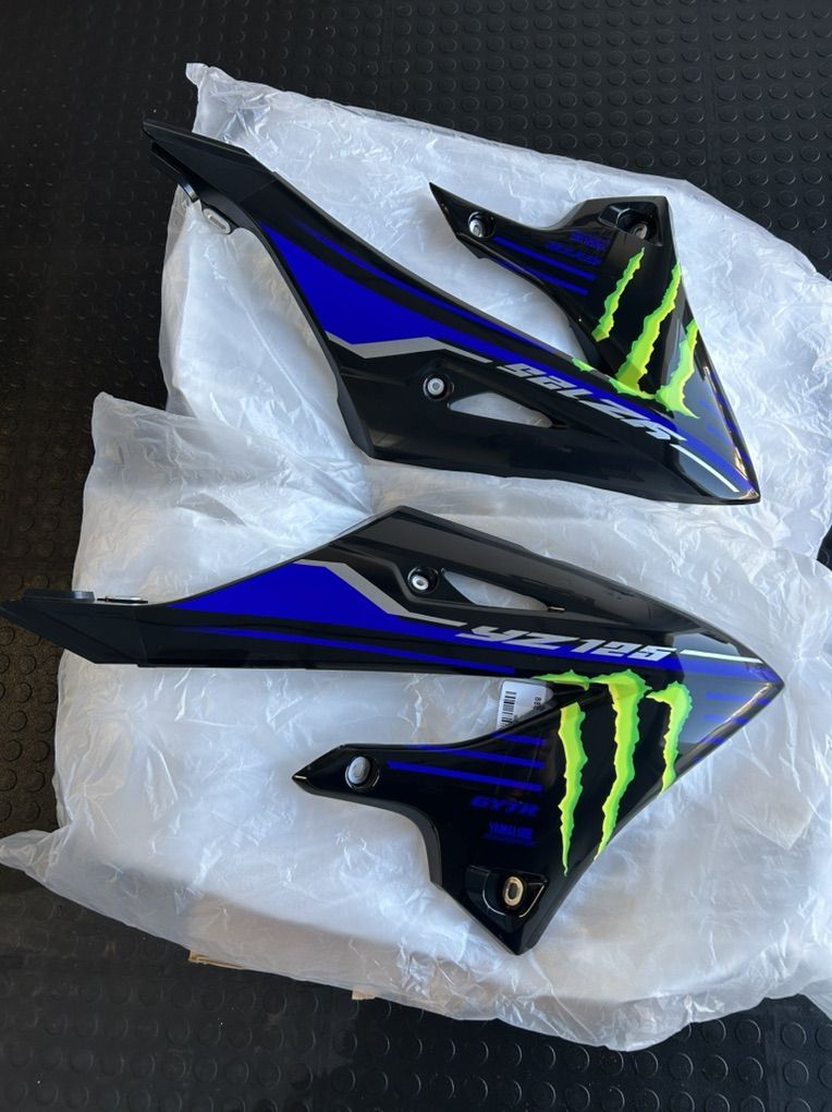 YZ125 Monster Energy OEM Plastic