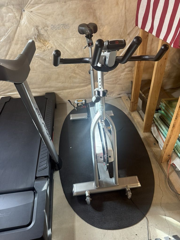 Diamond back Indoor cycling Bike $300