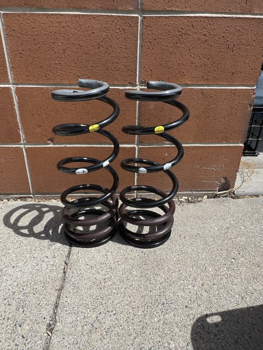 2022 - 2026 TOYOTA TUNDRA OEM L / R REAR COIL SPRING SET