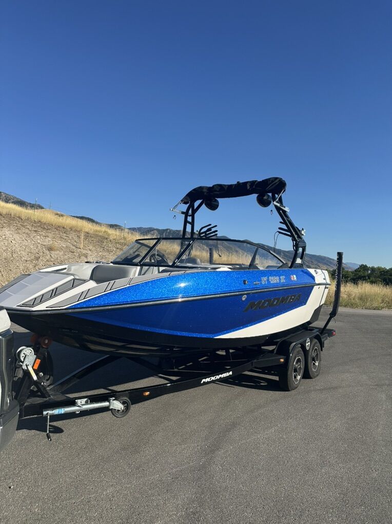 2020 Moomba Mondo 13 Passenger