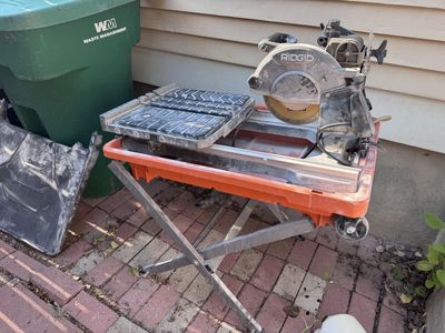 RIDGID 7-inch Wet Tile Saw with Stand