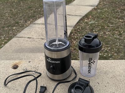 Isagenix Smothie Blender Set