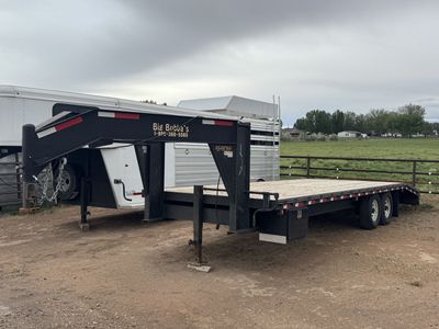 Gooseneck flatbed dove tail