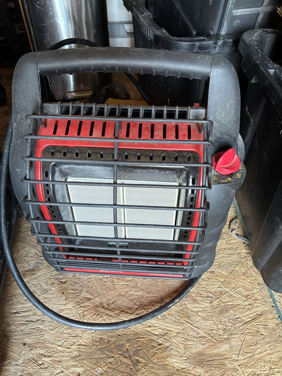 Mr. Heater F271802 MH9BX Buddy Portable Propane Radiant Heater, Red/Black
