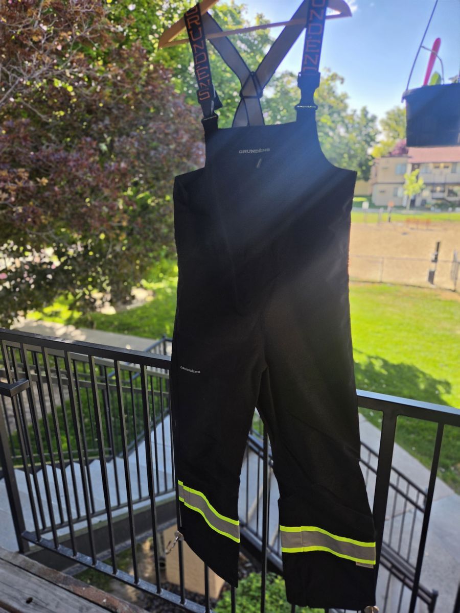 Grundens Full Share Bib Medium: New Black with Hi-Viz 110$