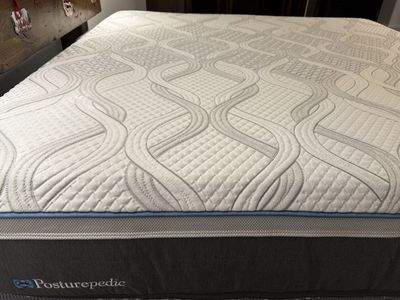 Good As new! Sealy Posturepedic Hybrid King! $300