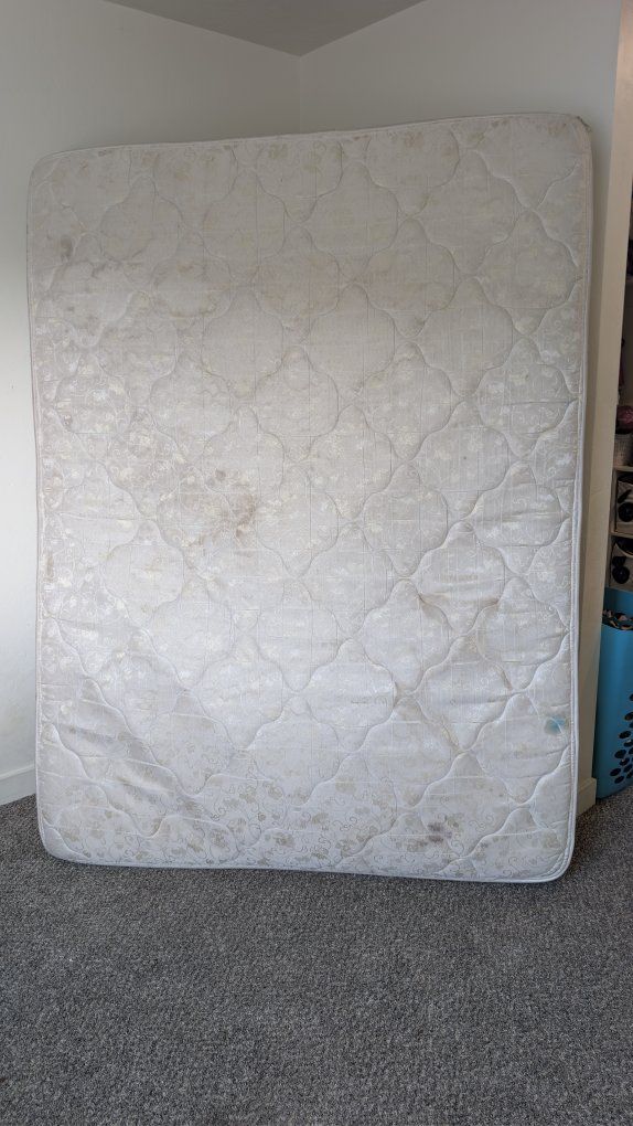 Queen Size Pillow Top Mattress